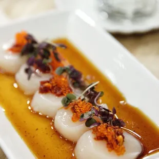 Hotate crudo (scallop, garlic chili crunch, tobiko, citrus soy)