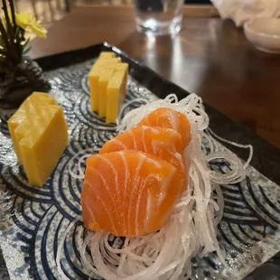 Salmon Sashimi, tamago sashimi