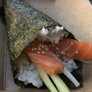 Salmon Hand Roll