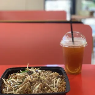 Crispy noodles and lemon tea