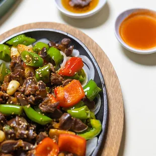 Stir-fried gizzard w/ sesame oil and hot sauce for dipping