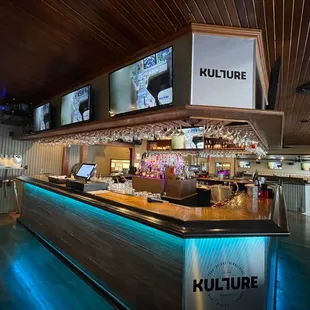 the bar and lounge