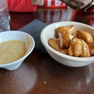 Pretzel Bites w/ Garlic Sauce