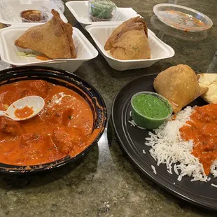 Chicken Tikki Marsala /w Rice and fresh Naan, two orders of Vegetable Samosas for later