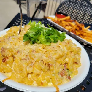 Mac &amp; cheese w bacon and broccoli