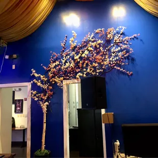 I really liked the floral sculpture.