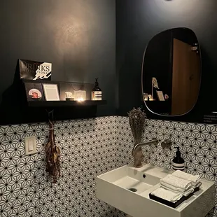 Bathroom ground floor - IG @bougiefoodieboi