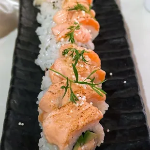 Salmon tartare roll