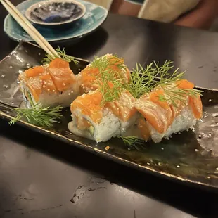 Salmon tartare roll