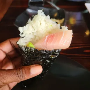 Yellowtail handroll