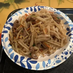 Chow fun with beef