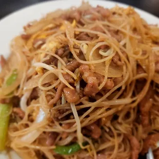 a plate of noodles with meat and vegetables