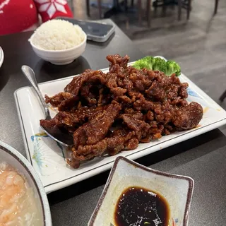 Golden Crispy Beef /