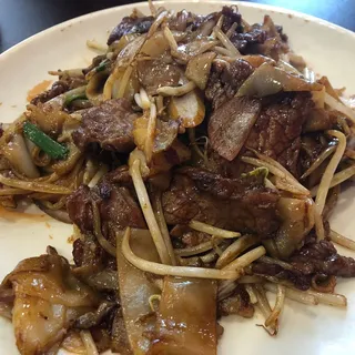 Beef Chow Fun (Dry Stir Fry)