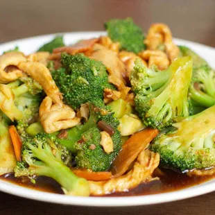 a plate of broccoli and chicken