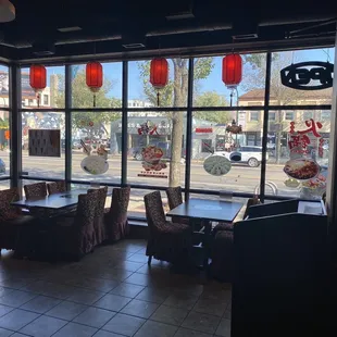 a view of the outside of a restaurant