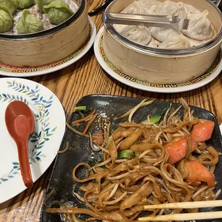 Vegetable Stir-Fry Handcut Noodles