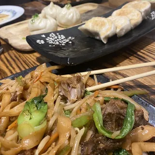 Beef Stir-Fry Handcut Noodles