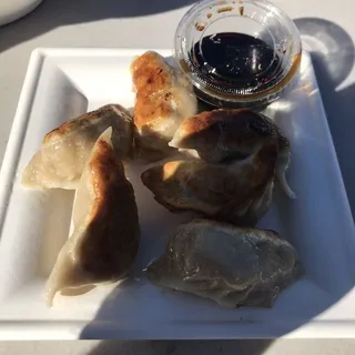 10. Pot Stickers (6PCS)