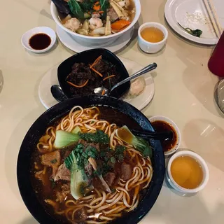 B8. Cabbage Pork Potsticker