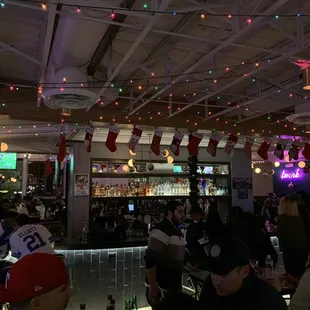 many people sitting at the bar