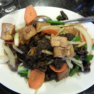 Chicken and Black Fungus in Ginger Sauce