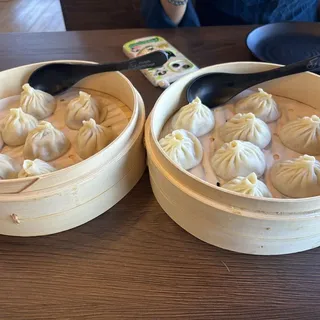 E1. Traditional Soup Dumplings