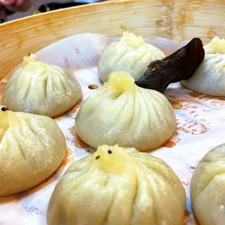 E5. Black Truffle and Pork Soup Dumplings