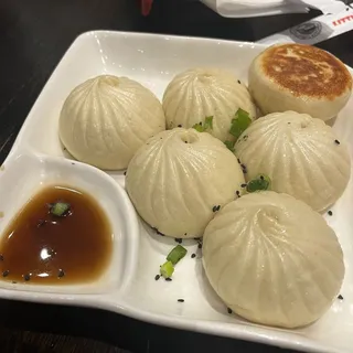 Pan-Fried Buns with Eggs and Chives