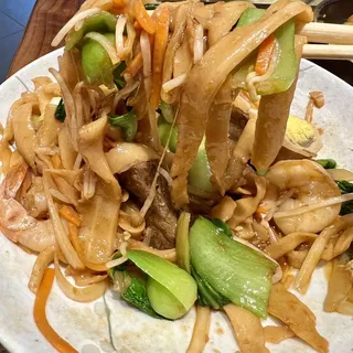 House Special Stir-Fry Hand Cut Noodle