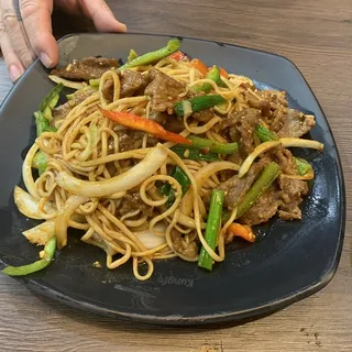D5. Mongolian Beef Noodle