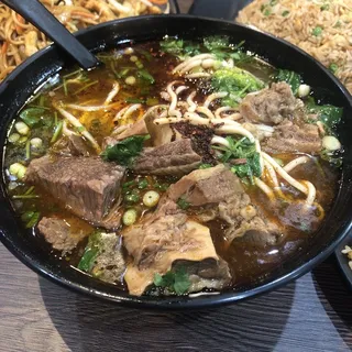 E5. House Special Chow Mein