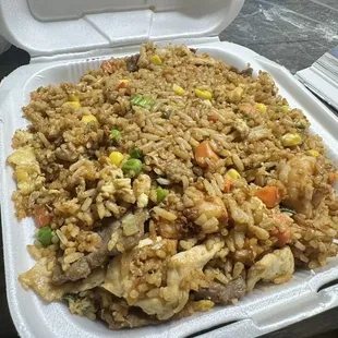 Fried rice with beef and chicken