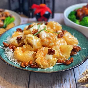 food, chicken wings and fried chicken