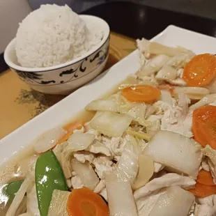 Moo Goo Chicken with white rice
