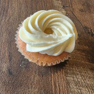 112 cupcake(peaches and cream)