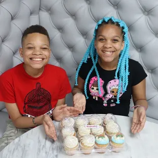 The @lilbennetts eating their favorite cupcakes in the world!