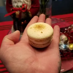 Brulee macaron..