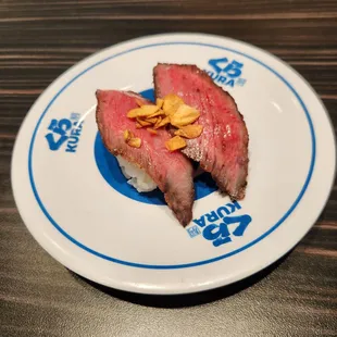 Beef with fried garlic