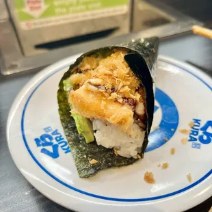 Salmon hand roll