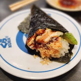 Spicy salmon crunch hand roll