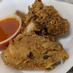 Fried Chicken wings w/hot sauce