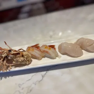 Hotate nigiri &amp; amaebi nigiri