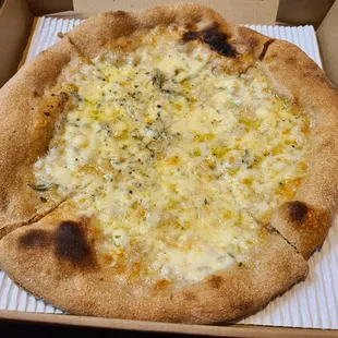 CINDY (OLIVE OIL AND MOZZARELLA)