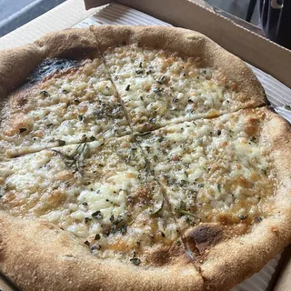 CINDY (OLIVE OIL AND MOZZARELLA)