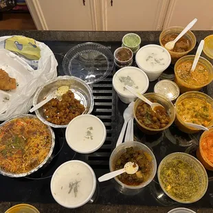 Samosa, veg Pakora, Goat Biryani, Goat Curry, Butter Chicken, Saag Paneer, Navratna Korma, Dal Tadka, Chana Masala, and Bhindi Masala