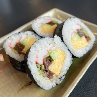 Futomaki - my favorite roll here