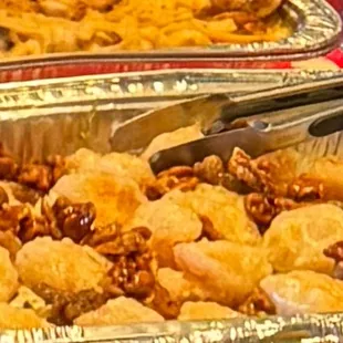 Look at the walnut shrimp on top it's perfect  It wasn't me saw this my guest told me the shrimp was  burned  ‍‍‍
