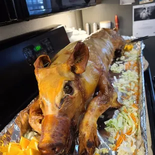 Ang puti ng lechon kakaloka