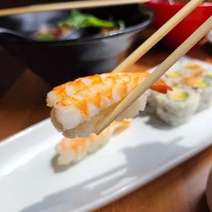 Shrimp Nigiri (2 Pieces)